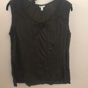 🎒 Olive green tank